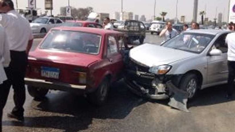 تصادم سيارتين وإصابة