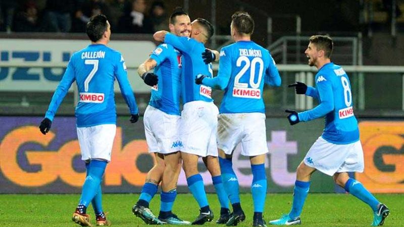 نابولي يستغل تعثر