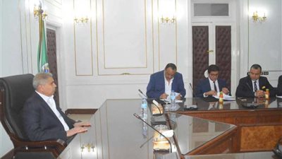 المنيا توقع عقد تأجير وتشغيل مصنع العدوة لإعادة تدوير المخلفات