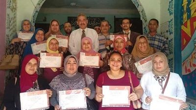 الدسوقي يكرم أخصائيين غرب طنطا التعليمية