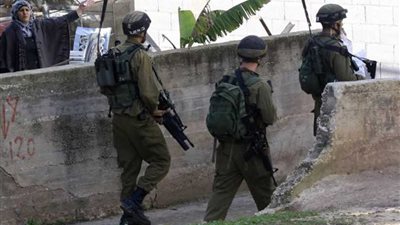 قوات الاحتلال تعيق حركة المواطنين جنوب بيت لحم