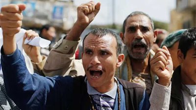 الحوثيون ينهبون محتويات مبنى نقابة الطيارين بصنعاء