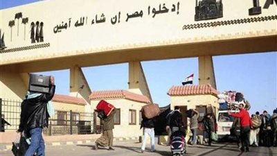 عودة 208 مصريين من ليبيا وعبور 292 شاحنة منفذ السلوم