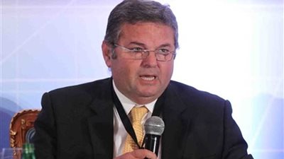 وزير قطاع الأعمال يشهد افتتاح فرع 