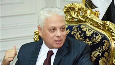 حبس سائق انتحل صفة موظف بالنيابة العامة