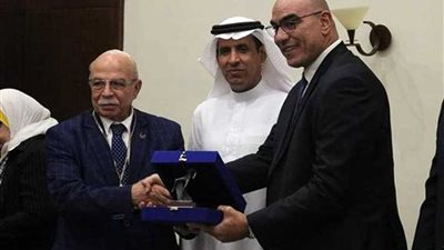 الاتحاد العربي لليد يكرم فضالي ودرويش في دورة الإسكندرية