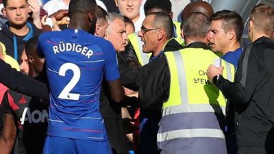 الاتحاد الإنجليزي يهدد مساعد مدرب تشيلسي بالإيقاف بعد اشتباكه مع مورينيو