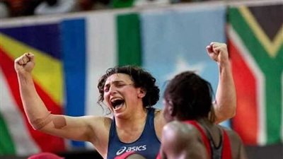 سمر حمزة تتأهل لنصف نهائي بطولة العالم للمصارعة في المجر