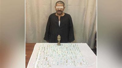 ضبط موظف بالمعاش بحوزته 