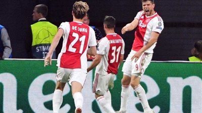 أياكس الهولندي يفوز على بنفيكا البرتغالي بهدف في دوري أبطال أوروبا