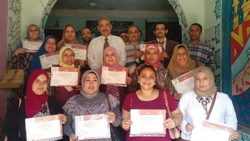 الدسوقي يكرم أخصائيين