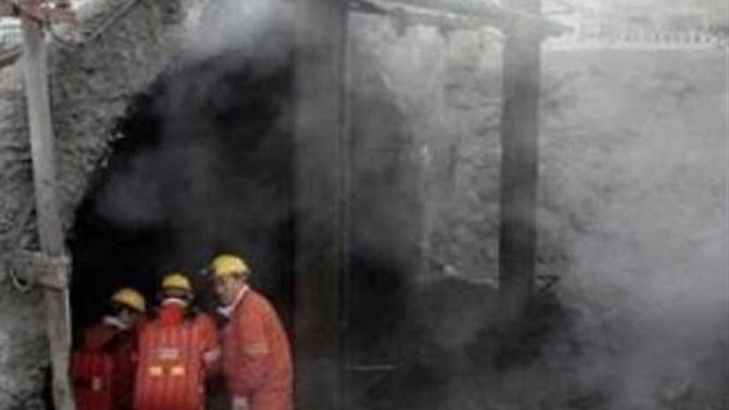 حصار 22 عاملا عقب