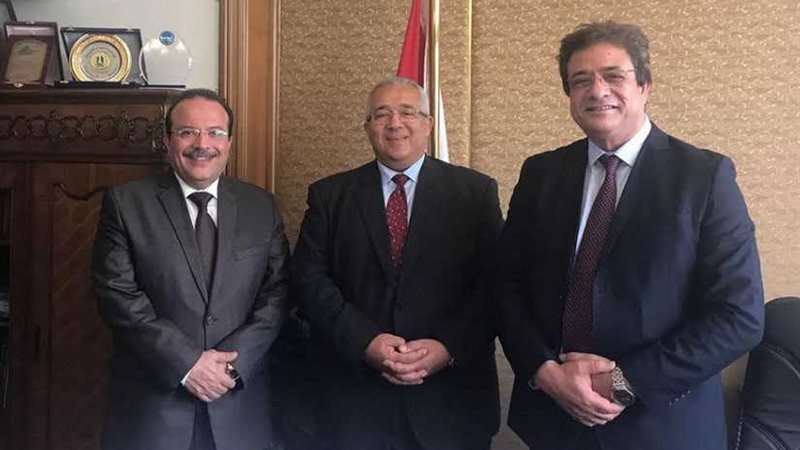 رئيس جامعة طنطا يبحث