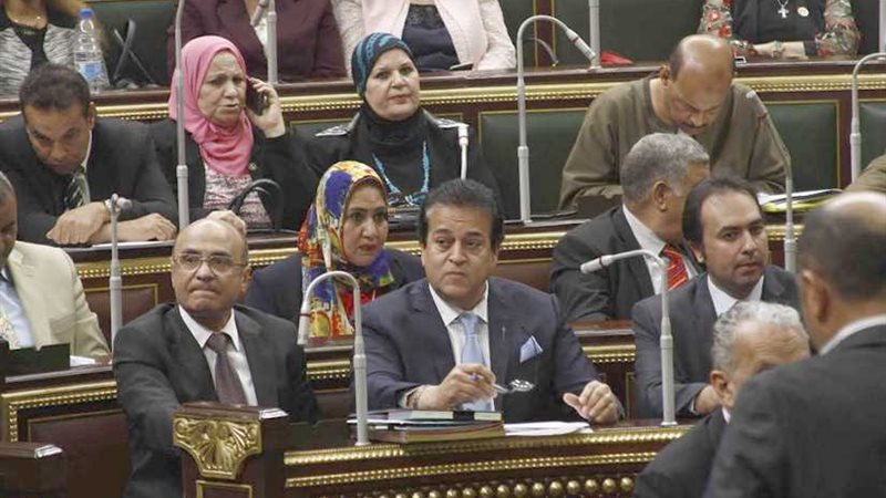 عبدالعال يحيل عددا