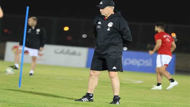 11 محترفًا في صفوف