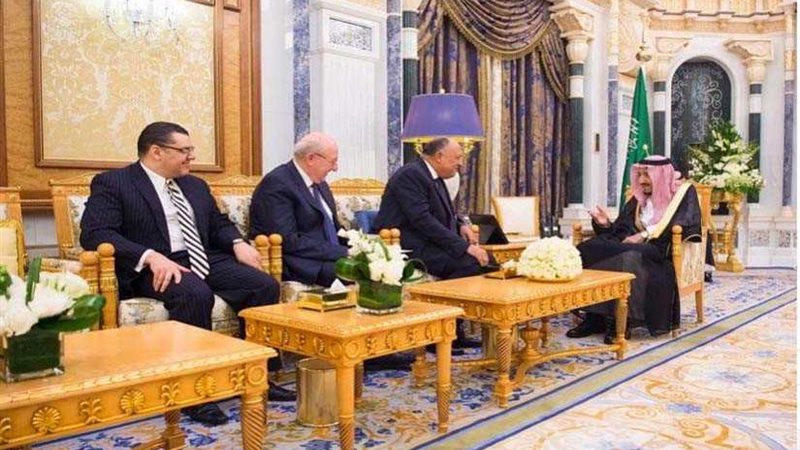 شكري يسلِّم رسالة