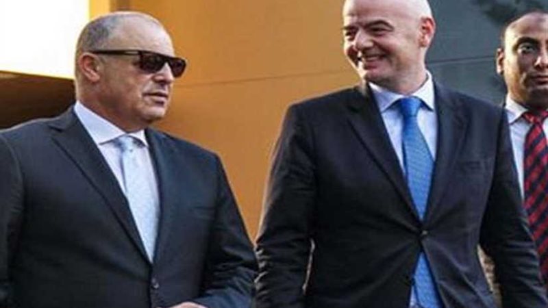 رئيس الفيفا يهنئ