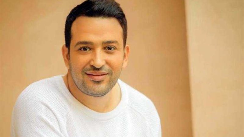 الخميس: الشاعر تامر