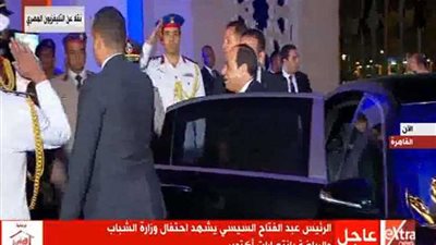 لحظة وصول الرئيس السيسي حفلا فنيا بمناسبة الذكرى الـ45 لنصر أكتوبر(فيديو)