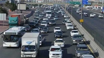 الحالة المرورية في القاهرة الكبرى..تظهر كثافات متحركة بالمحاور والميادين