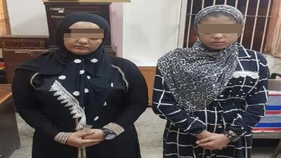 خادمتان سرقتا هاتف آي فون.. وسقطتا في الموسكي