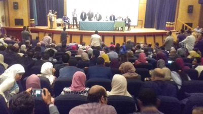 الصحفيون الجدد في انتظار استلام كارنيهات العضوية ..صور