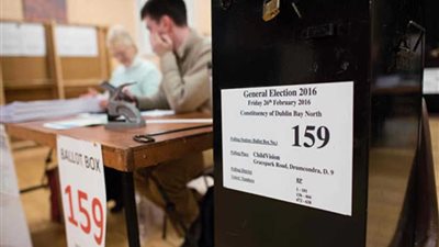 الناخبون في أيرلندا يبدأون التصويت في الانتخابات الرئاسية