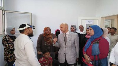 المركز الطبي الأول بالعاشر يوقع الكشف الطبي على 1230 حالة في مختلف التخصصات