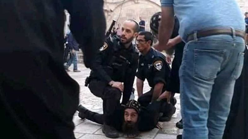 شاهد.. الاحتلال يعتقل