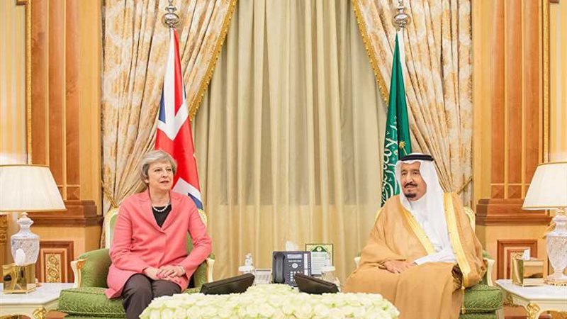 الملك سلمان يجري