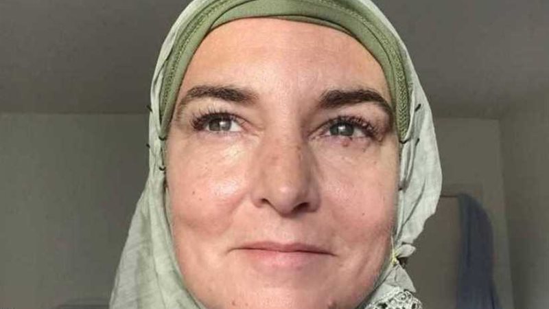 مطربة عالمية تشهر