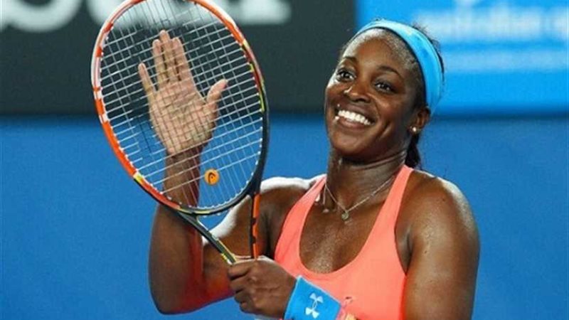 ستيفنز تتأهل لنصف