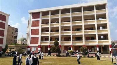 خصم 3 أيام لمعلمة رياضيات ومسؤول صيانة بمدرسة الغنايم