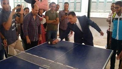 مباراة تنس طاولة بين نائب رئيس جامعة أسيوط وعميد الخدمة الاجتماعية.. (صور)