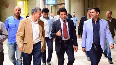 وزير الشباب والرياضة يتابع نهائيات بطولة مصر الدولية للريشة الطائرة