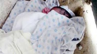 العثور على طفل حديث الولادة بالبحيرة