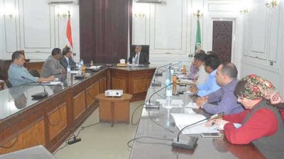 محافظ المنيا يبحث مشروع إنشاء مجمع صناعات متكامل