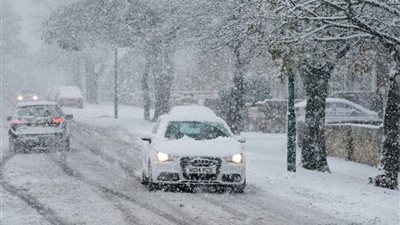 الثلوج تهاجم بلاد الضباب بعنف (صور)