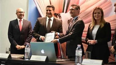 سفير مصر لدى صربيا يتسلم 