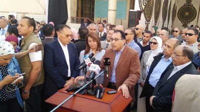 مدبولي و 6 وزراء يتفقدون مستشفى ههيا المركزي