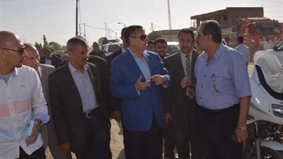 محافظ بني سويف يتفقد كوبري الميمون