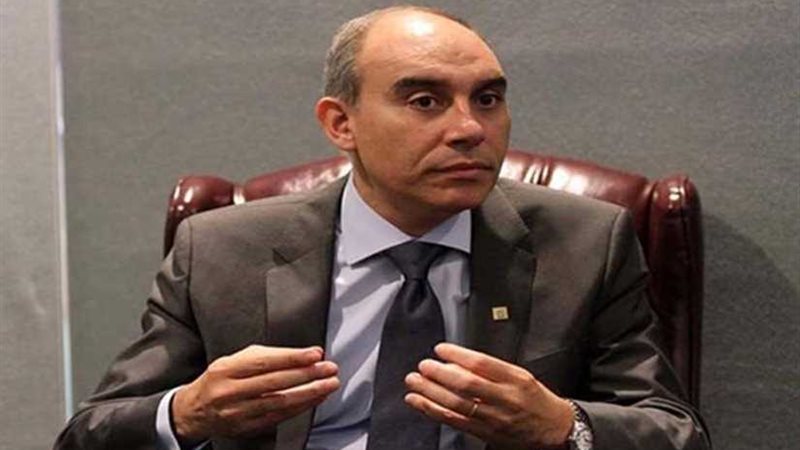 علاء يوسف يستعرض