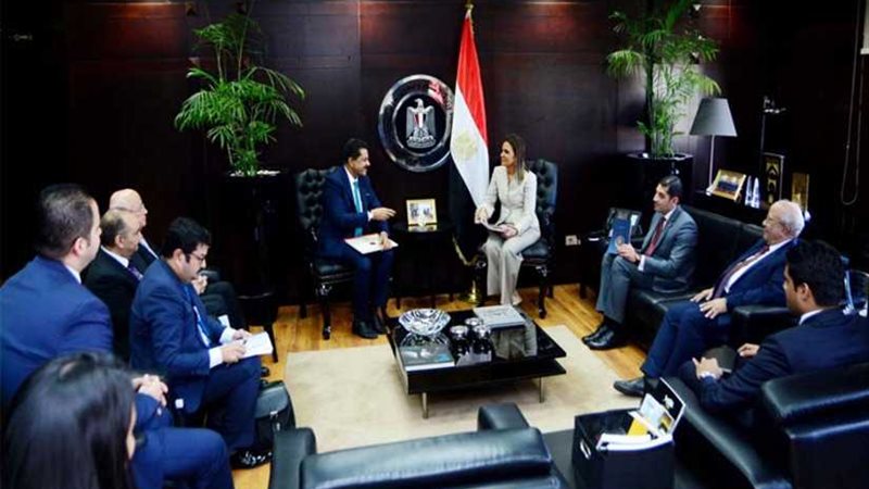 وزيرة الاستثمار تبحث