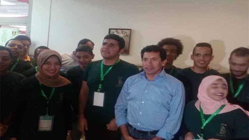 وزير الشباب يلتقي