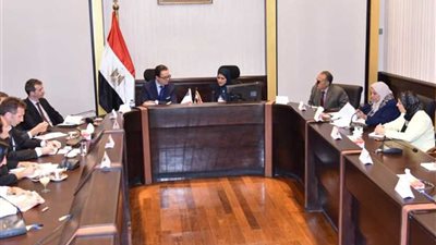 وزيرة الصحة تبحث مع السفير الفرنسي بمصر تعزيز التعاون المشترك