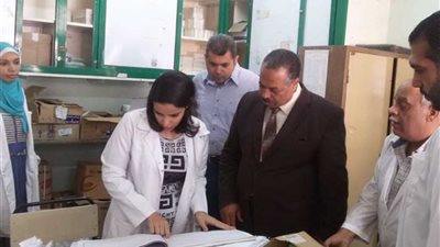 سكرتير أسيوط يتفقد القطاعات الخدمية بمركز صدفا للاطمئنان على سير العمل