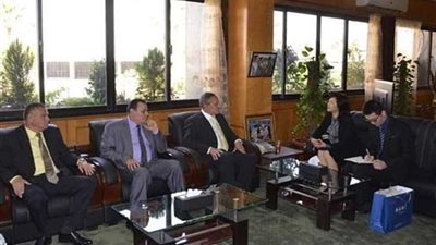 محافظ الإسماعيلية يستقبل قنصل الصين لمناقشة سبل دعم المشروعات الاستثمارية المشتركة