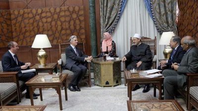 سفير بريطانيا بالقاهرة: الأزهر يحظى بمصداقية كبيرة في بريطانيا