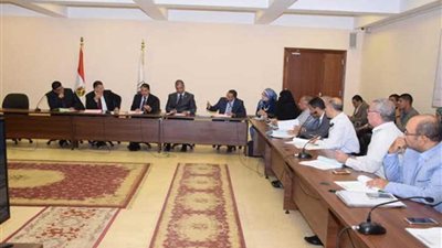 محافظ بني سويف يوجه بالعمل على تعظيم الإيرادات من الموارد المحجرية