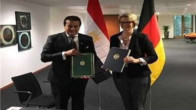 وزير التعليم العالي ونظيرته الألمانية يوقعان الإعلان المشترك للنوايا بين حكومتي البلدين